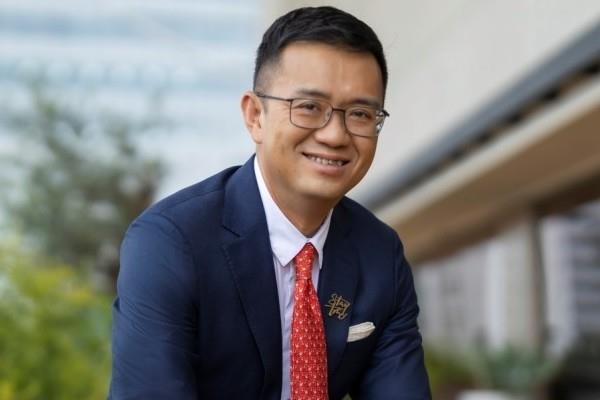 Ông Dennis Tan Teck Kee hiện là CEO của ngân hàng OCBC