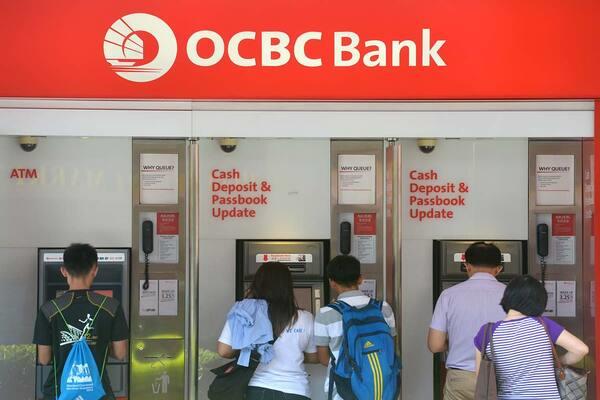 Khách hàng cần tìm hiểu kỹ về phí khi sử dụng dịch vụ của OCBC Bank