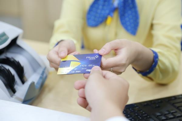 Chủ thẻ có thể rút tiền thẻ tín dụng ngân hàng PVCombank tối đa là 50% hạn mức thẻ tín dụng
