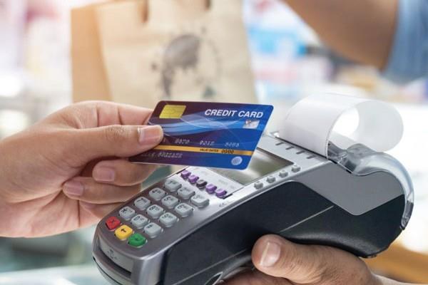 Rút tiền mặt thẻ tín dụng thông qua máy POS bị pháp luật nghiêm cấm