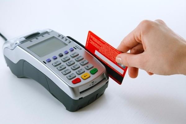 Rút tiền thẻ tín dụng ngân hàng VPBank qua máy POS