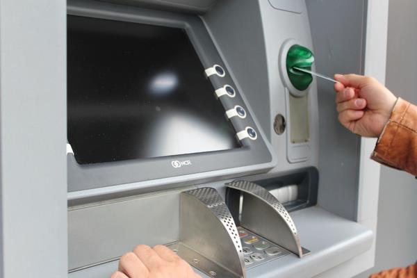 Hướng dẫn rút tiền thẻ tín dụng ngân hàng OCB tại cây ATM