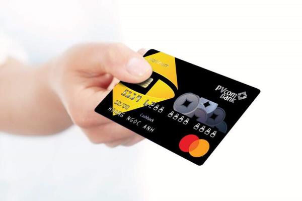 Bạn có thể rút tiền mặt thẻ tín dụng tại các cây ATM hoặc phòng giao dịch của ngân hàng