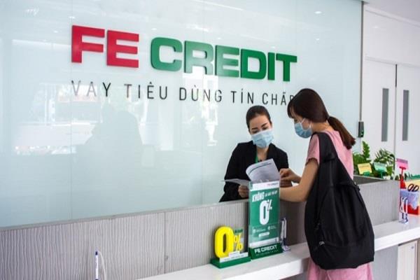 Tất toán khoản vay Fecredit bằng tiền mặt tại quầy giao dịch