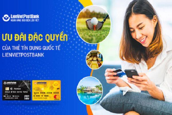 Khách hàng có thể chọn mở thẻ tín dụng trực tiếp tại quầy và mở trực tuyến