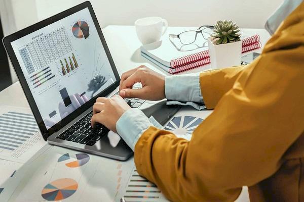 Quy tắc quản lý tiền người giàu luôn làm là hãy bắt đầu thay đổi suy nghĩ, tư duy về tiền