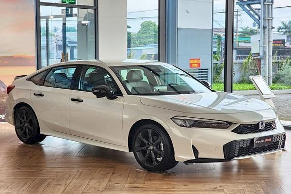 Xe Honda Civic kiểu dáng thể thao khỏe khoắn, tiết kiệm chi phí vận hành