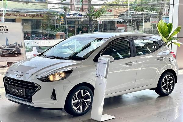 Xe ô tô Hyundai i10 có thiết kế nhỏ gọn, giá thành hợp lý để mua chạy dịch vụ taxi