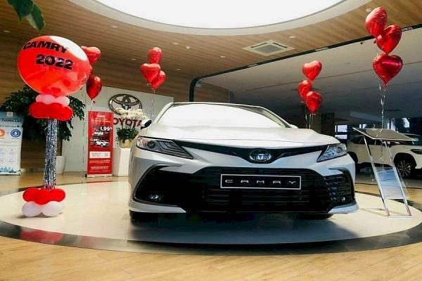 Xe ô tô Toyota Camry là dòng xe cao cấp, có kiểu dáng thiết kế hiện đại
