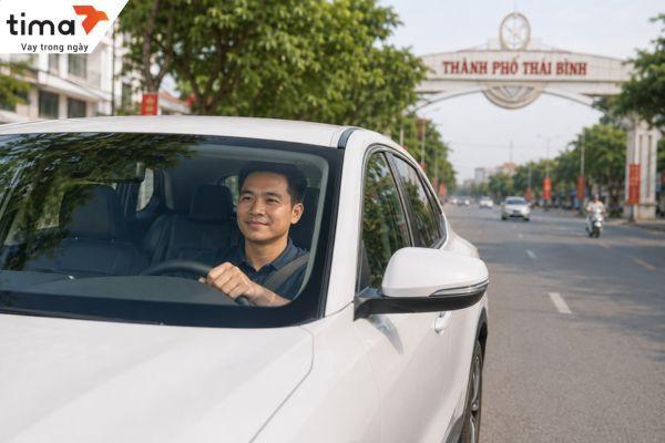Trước khi ký kết, người vay nên đọc kỹ điều khoản, chi phí và nghĩa vụ thanh toán để hạn chế rủi ro phát sinh