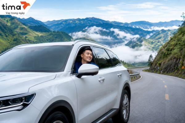 Vay bằng đăng ký ô tô giúp khách hàng vẫn có thể tiếp tục sử dụng xe phục vụ công việc và đi lại