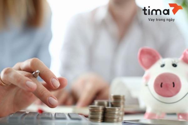 Sử dụng thẻ tín dụng trong hạn mức cho phép là giải pháp khi cần tiền gấp trong ngày