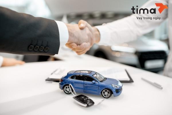 Vay tiền bằng ô tô không giữ xe, người vay vẫn được sử dụng xe bình thường