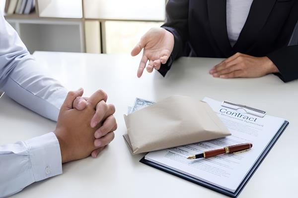 Hợp đồng vay tiền là văn bản pháp lý quan trọng đối với bên vay và bên cho vay