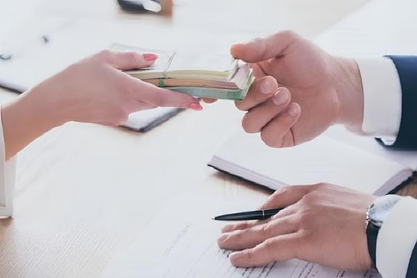 Tùy từng trường hợp cụ thể mà hợp đồng vay tiền có thể ký lại hoặc không